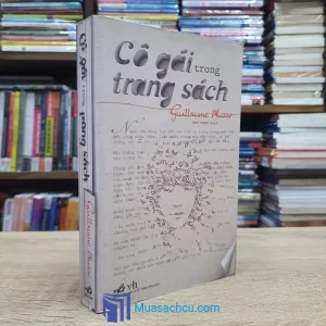 Cô Gái Trong Trang Sách - Guillaume Musso (Sách cũ)