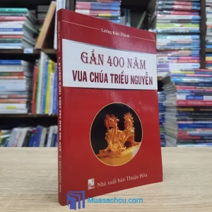 Gần 400 Năm Vua Chúa Triều Nguyễn (Sách cũ)